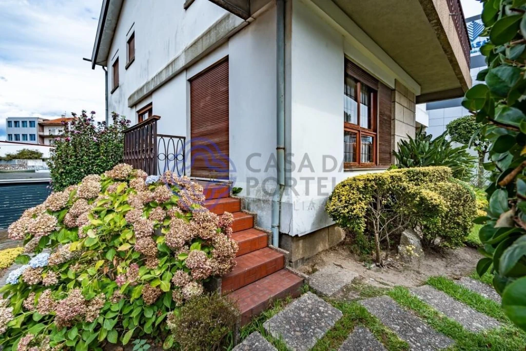 Moradia T6 para Venda em Paranhos Foto 4