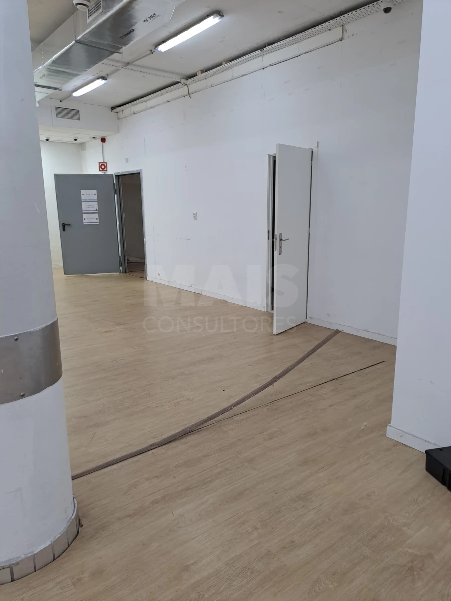 Loja para Arrendamento em Avenidas Novas Foto 10