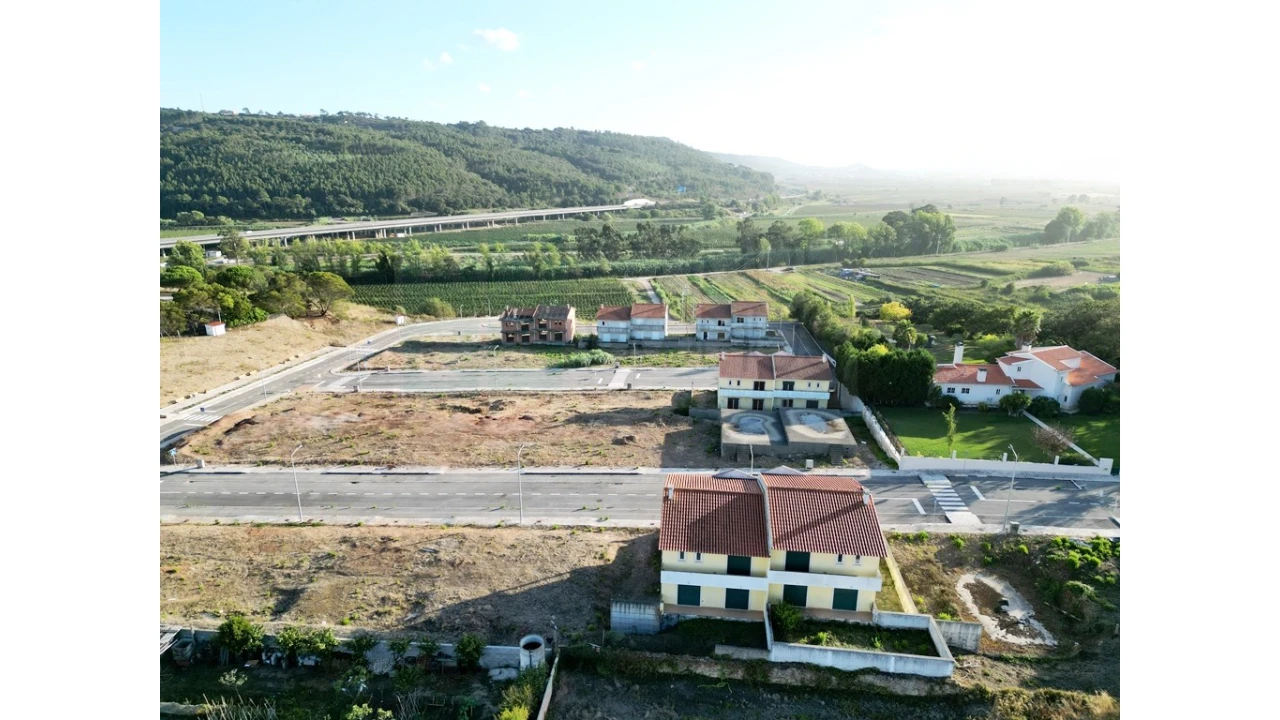 Terreno para Venda em Valado dos Frades Foto 1