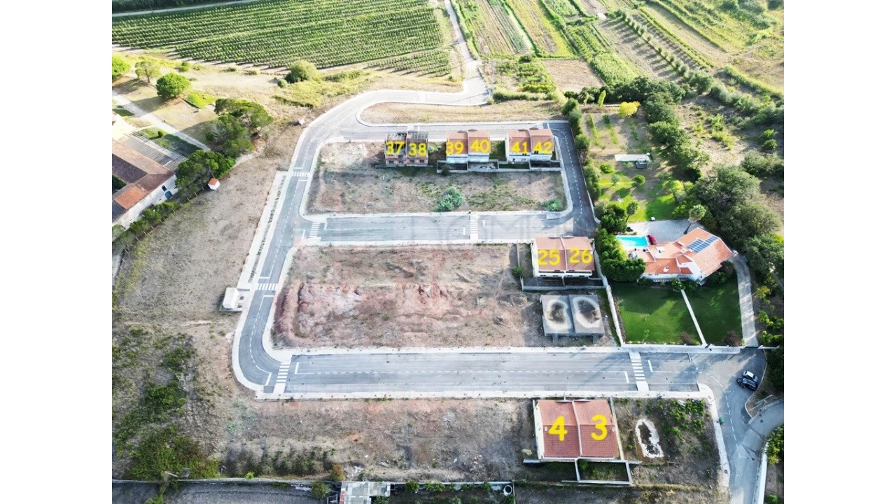 Terreno para Venda em Valado dos Frades Foto 9