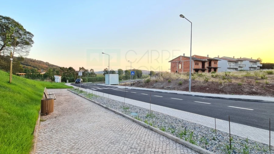 Terreno para Venda em Valado dos Frades Foto 2