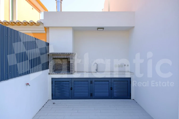 Moradia T4 para Venda em Charneca de Caparica e Sobreda Foto 10