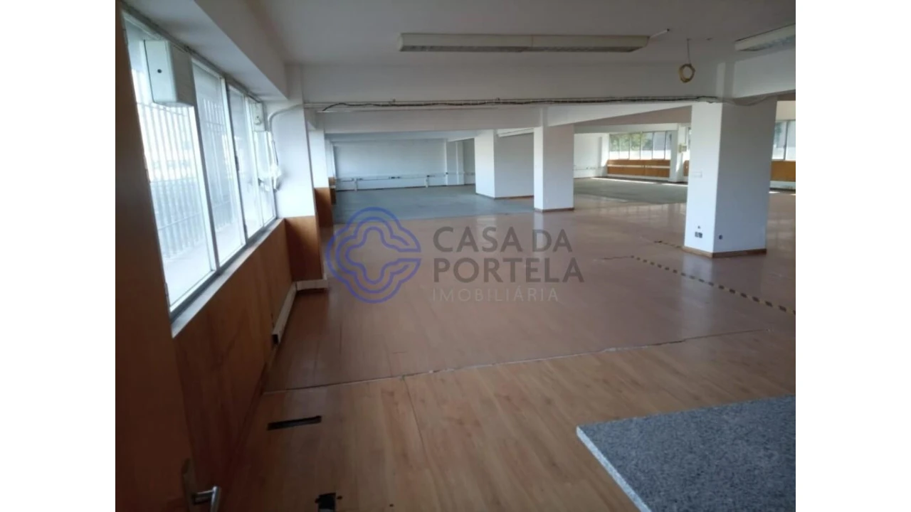 Escritório para Venda em Lordelo do Ouro e Massarelos Foto 14