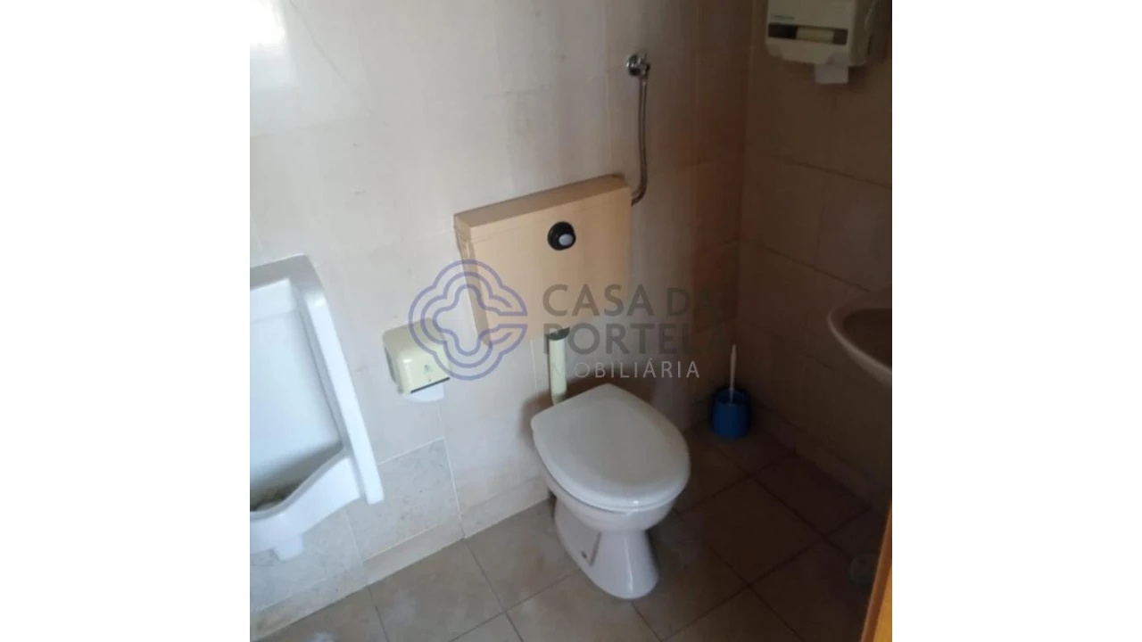 Escritório para Venda em Lordelo do Ouro e Massarelos Foto 22