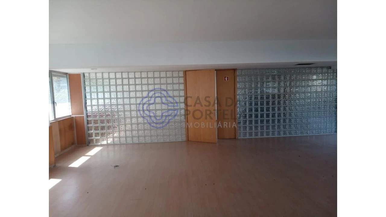 Escritório para Venda em Lordelo do Ouro e Massarelos Foto 3