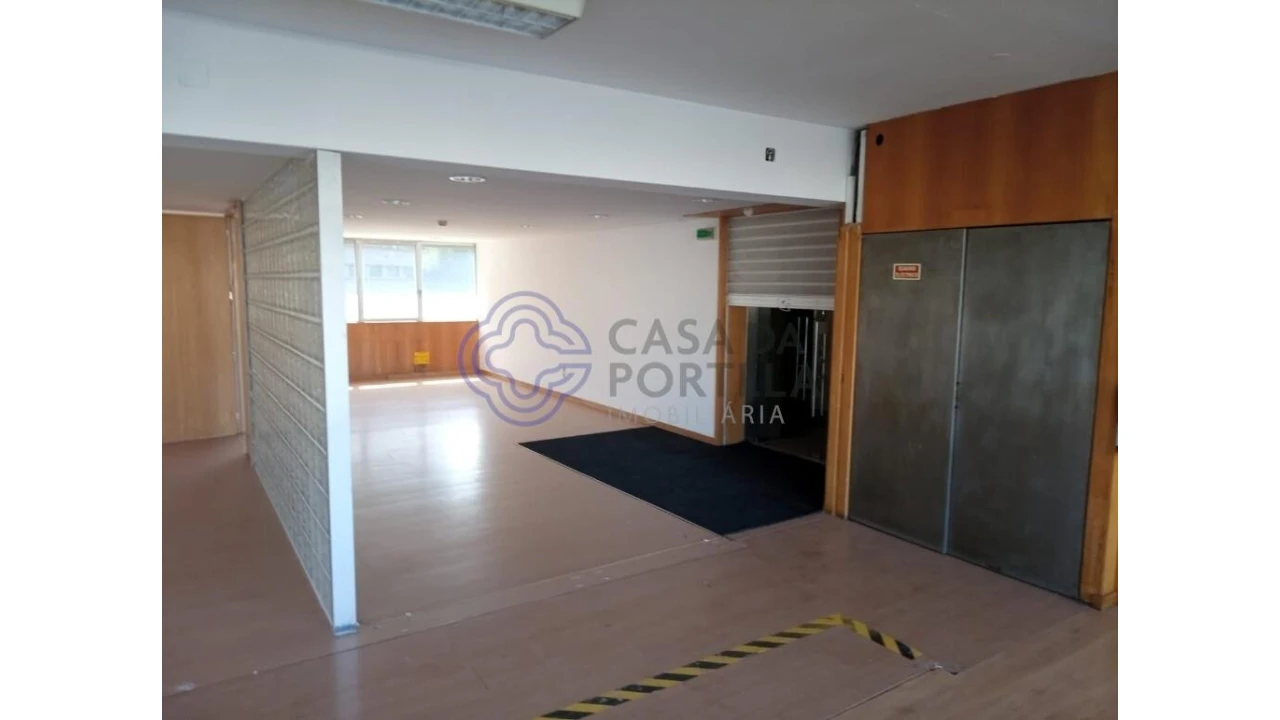 Escritório para Venda em Lordelo do Ouro e Massarelos Foto 13