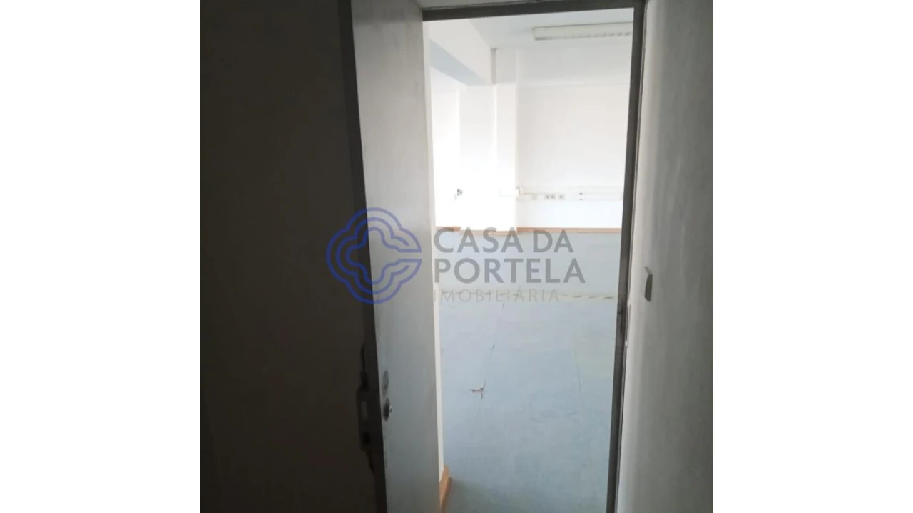 Escritório para Venda em Lordelo do Ouro e Massarelos Foto 4