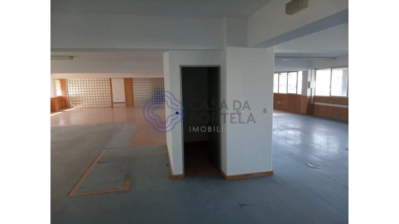 Escritório para Venda em Lordelo do Ouro e Massarelos Foto 19