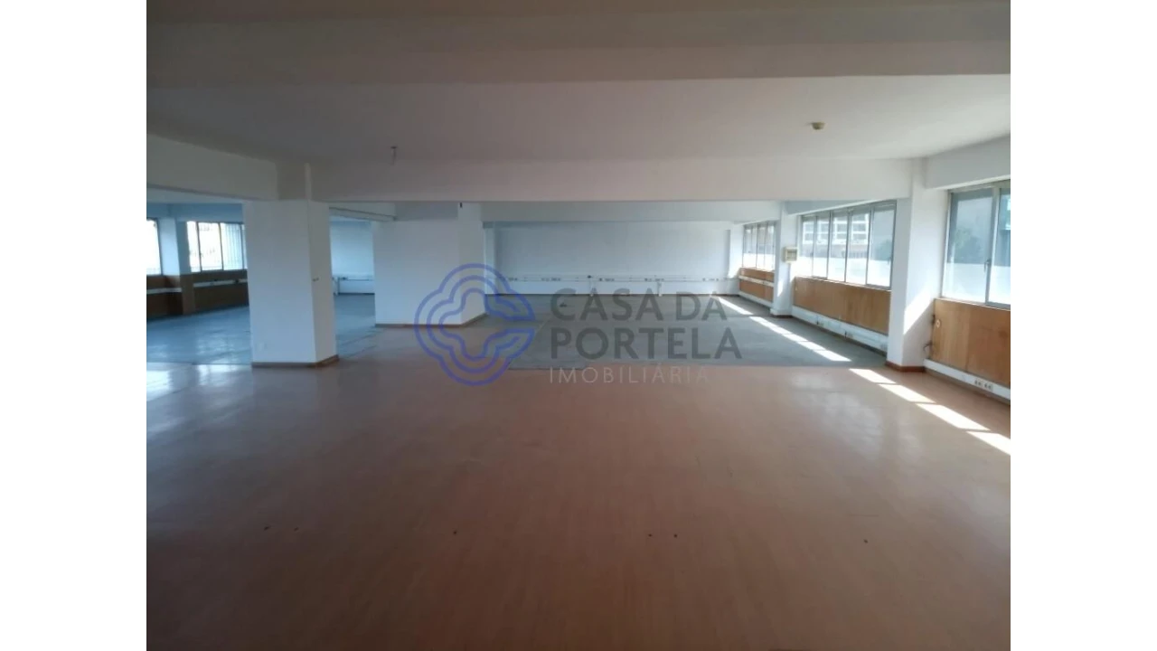 Escritório para Venda em Lordelo do Ouro e Massarelos Foto 10