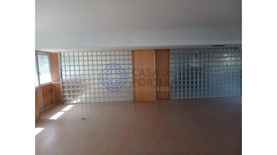 Escritório para Venda em Lordelo do Ouro e Massarelos Foto 11