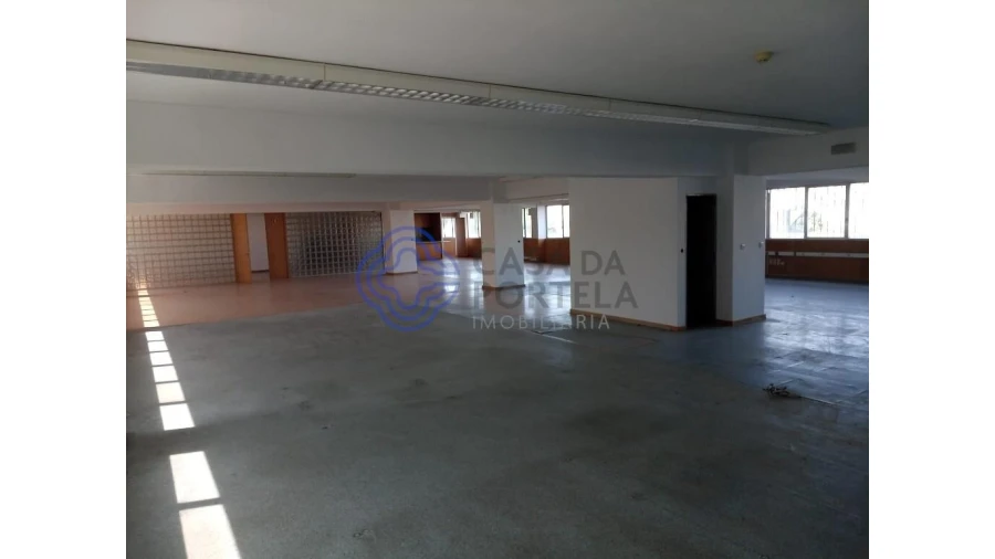 Escritório para Venda em Lordelo do Ouro e Massarelos Foto 2