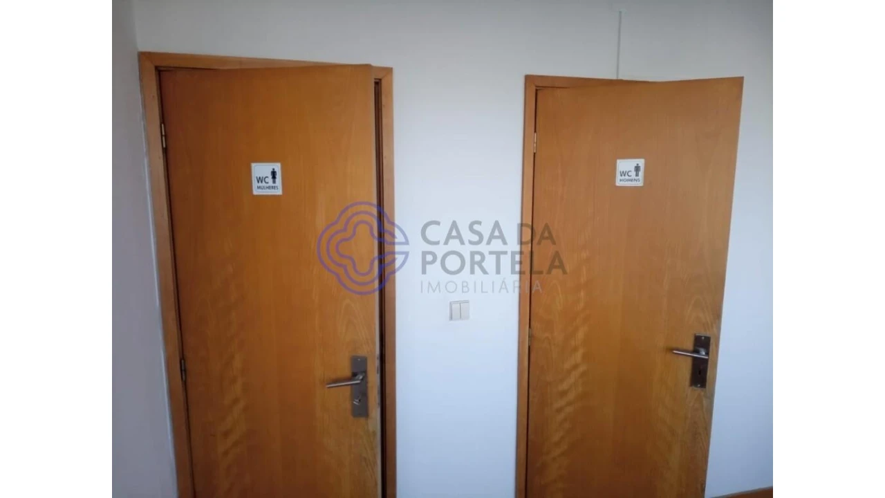 Escritório para Venda em Lordelo do Ouro e Massarelos Foto 8