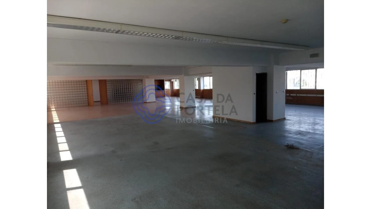 Escritório para Venda em Lordelo do Ouro e Massarelos Foto 2