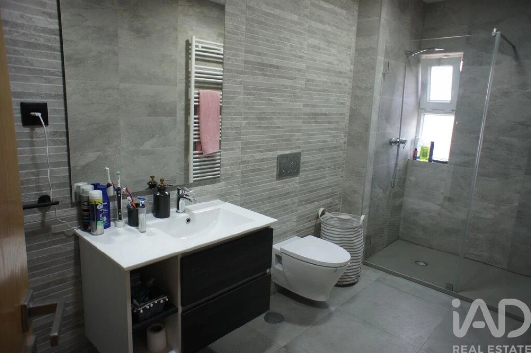 Moradia T4 para Venda em Vila Marim Foto 16