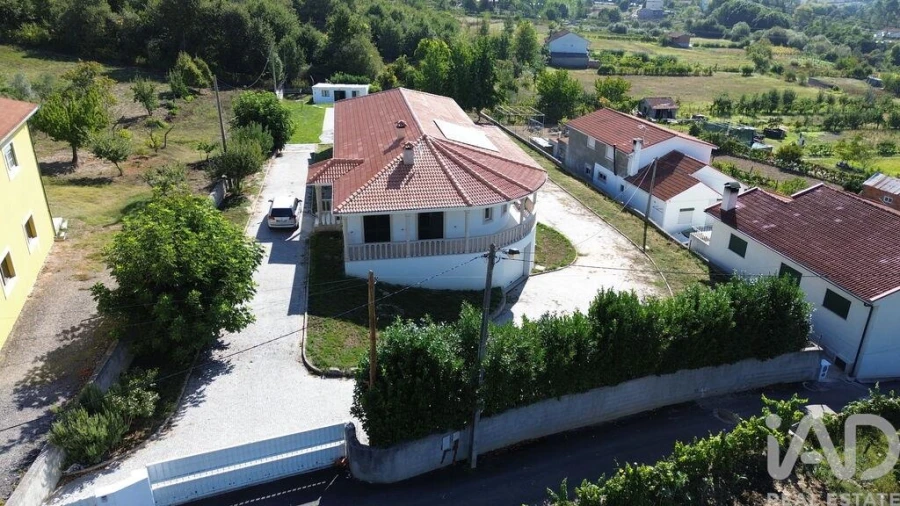 Moradia T4 para Venda em Vila Marim Foto 3