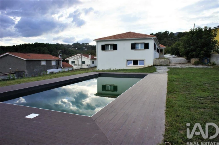 Moradia T4 para Venda em Vila Marim Foto 2