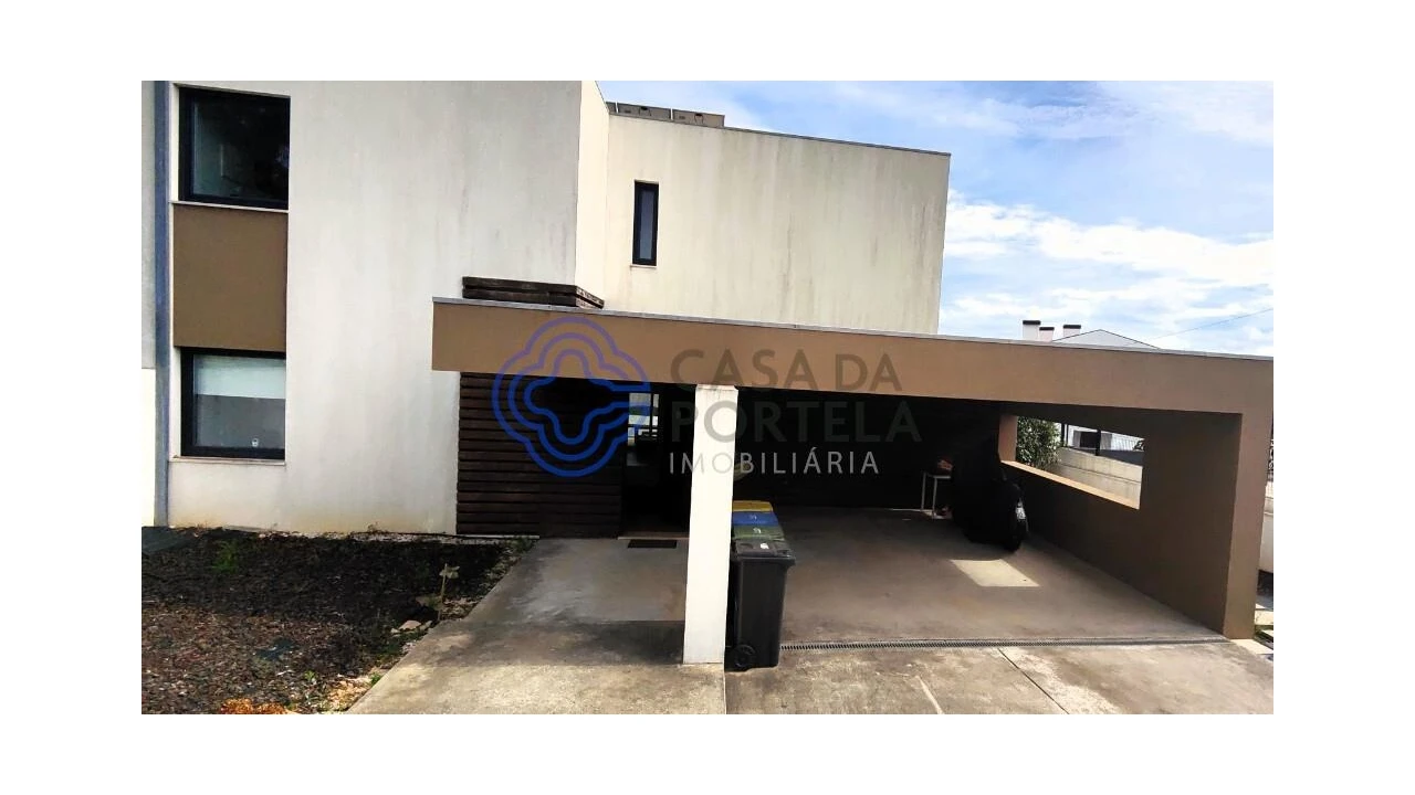 Moradia T3 para Venda em São João da Madeira Foto 1