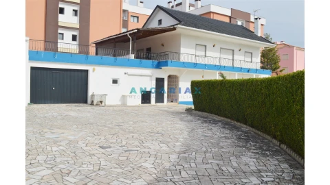 Moradia T6 para Venda em Nossa Sra de Fatima
