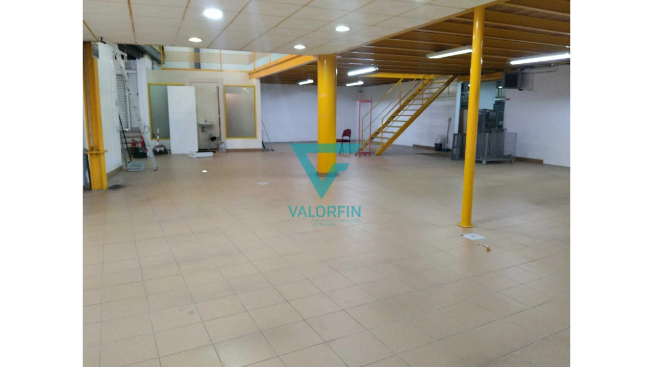 Armazém para Venda em Marinha Grande Foto 3
