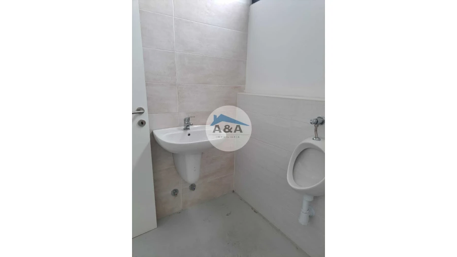 Armazém para Arrendamento em Porto de Mós - São João Baptista e São Pedro Foto 11