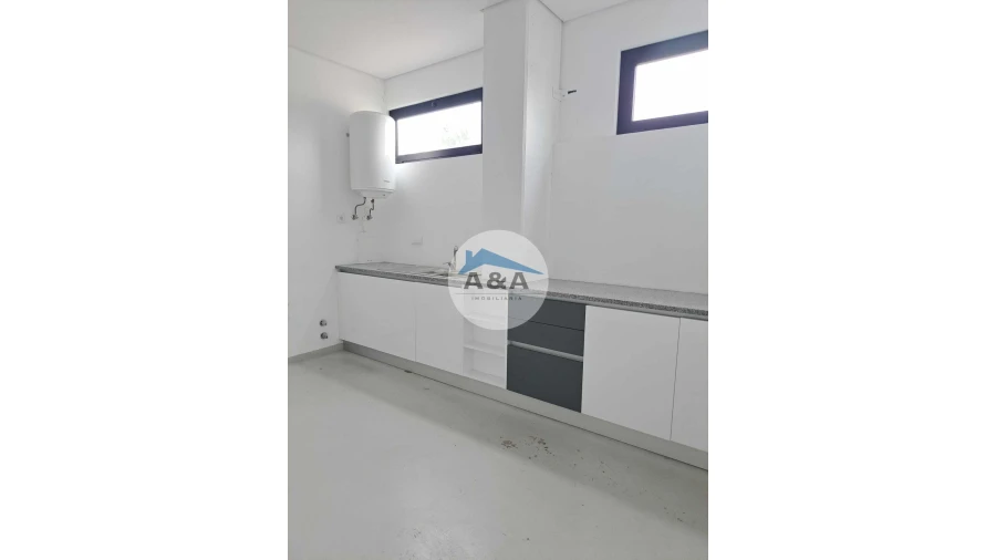 Armazém para Arrendamento em Porto de Mós - São João Baptista e São Pedro Foto 14