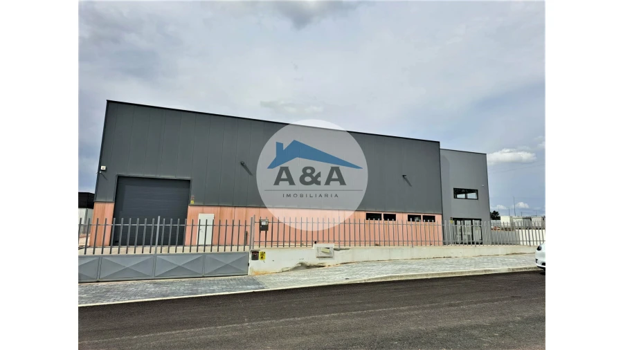 Armazém para Arrendamento em Porto de Mós - São João Baptista e São Pedro Foto 1