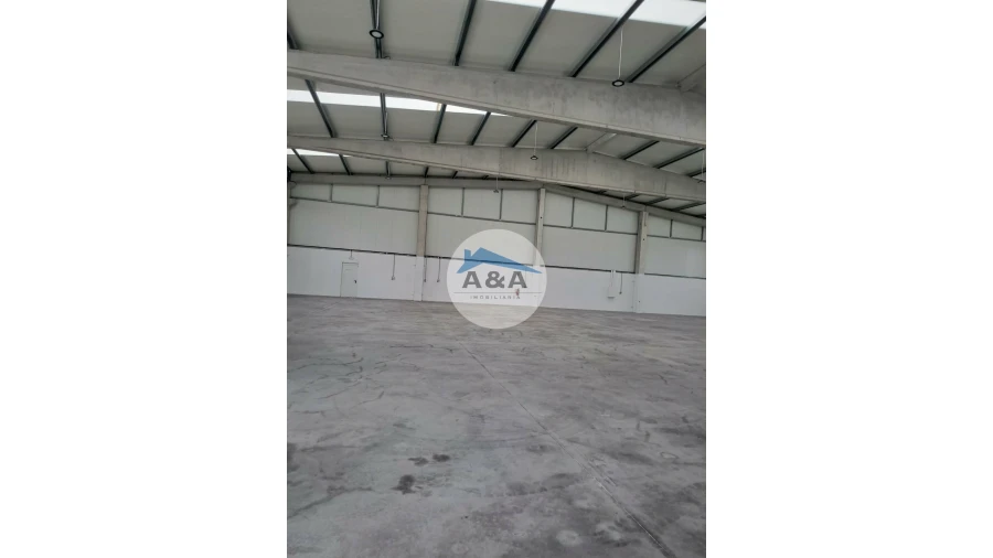 Armazém para Arrendamento em Porto de Mós - São João Baptista e São Pedro Foto 4