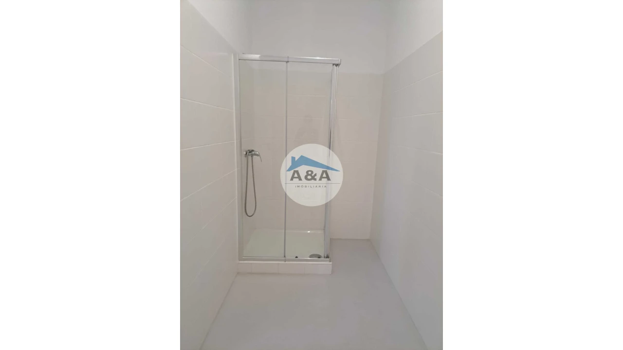 Armazém para Arrendamento em Porto de Mós - São João Baptista e São Pedro Foto 8