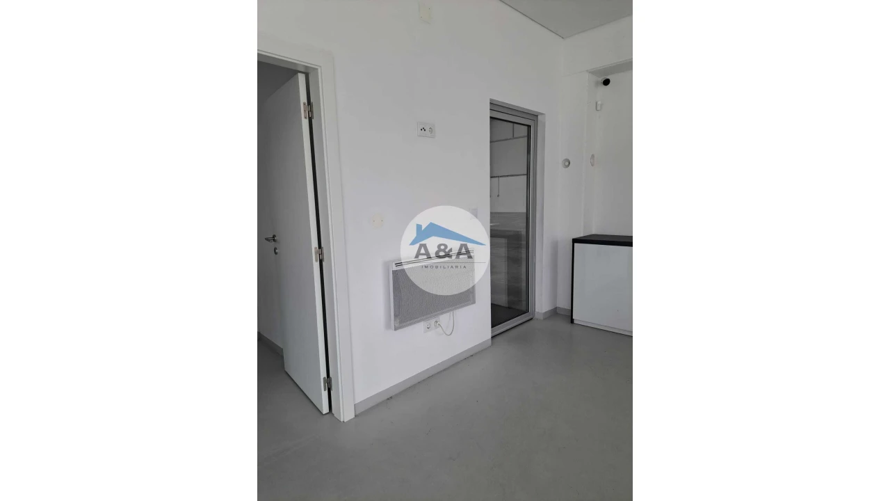 Armazém para Arrendamento em Porto de Mós - São João Baptista e São Pedro Foto 7