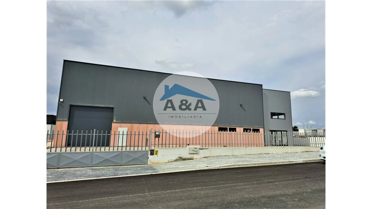 Armazém para Arrendamento em Porto de Mós - São João Baptista e São Pedro Foto 1