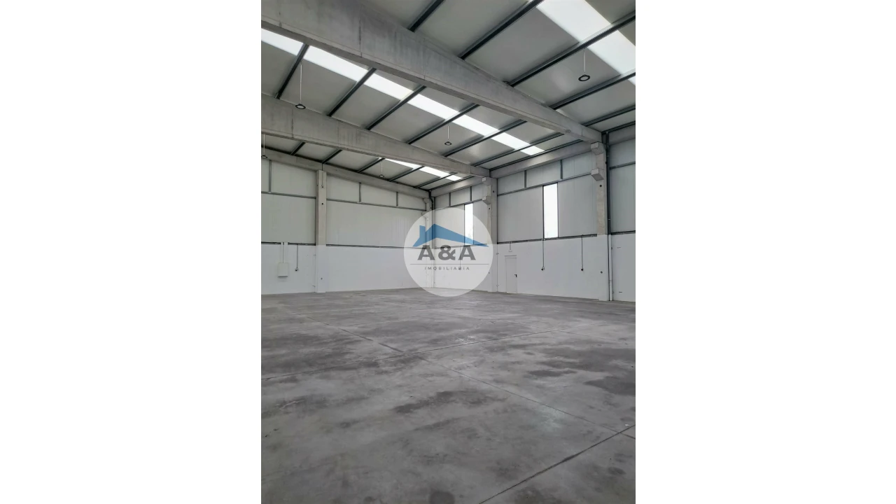 Armazém para Arrendamento em Porto de Mós - São João Baptista e São Pedro Foto 2