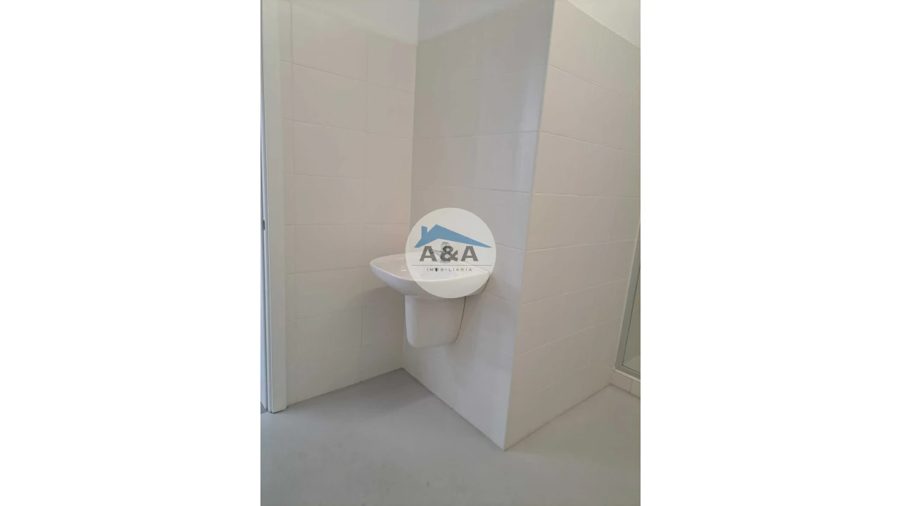 Armazém para Arrendamento em Porto de Mós - São João Baptista e São Pedro Foto 9