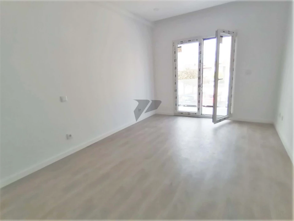 Apartamento T2 para Venda em Seixal Foto 10