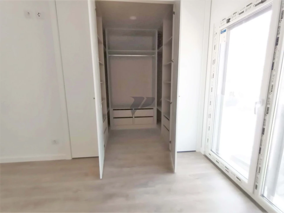 Apartamento T2 para Venda em Seixal Foto 9
