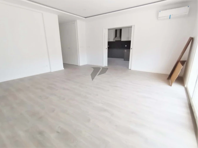 Apartamento T2 para Venda em Seixal Foto 3