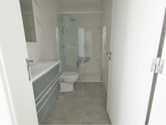 Apartamento T2 para Venda em Seixal Foto 6