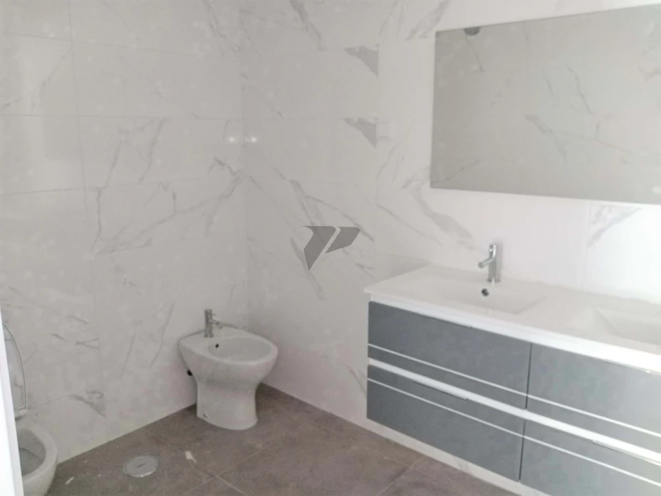 Apartamento T2 para Venda em Seixal Foto 13