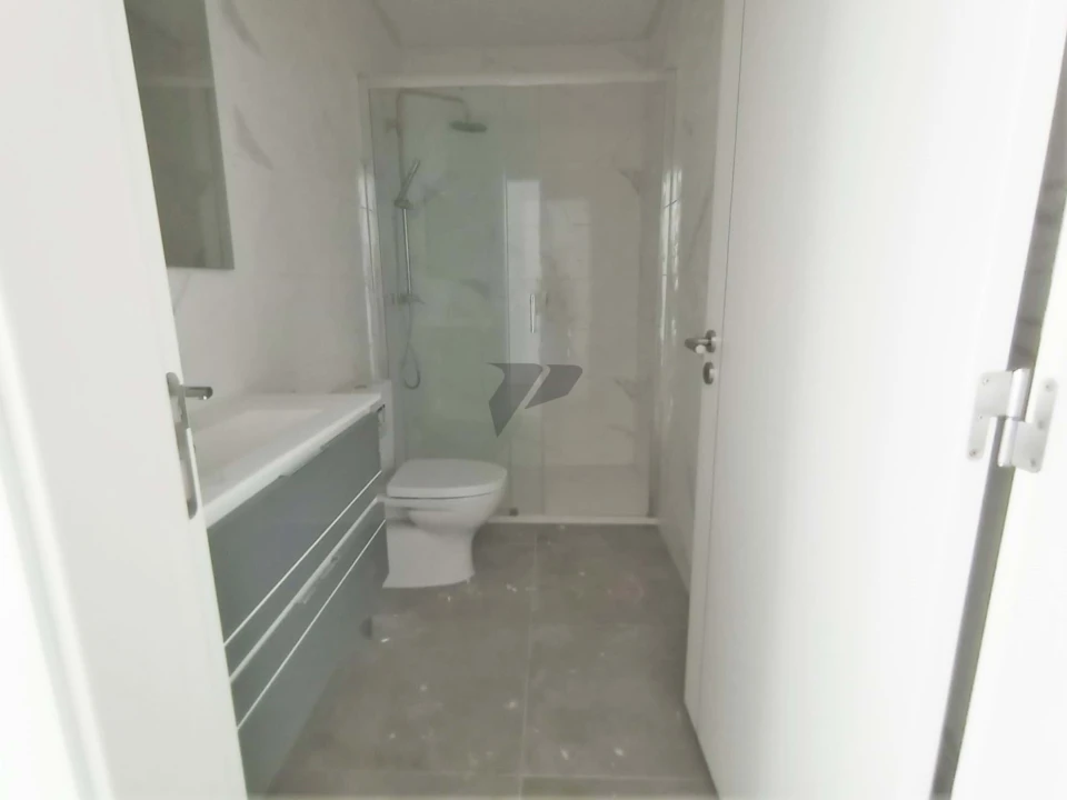 Apartamento T2 para Venda em Seixal Foto 6