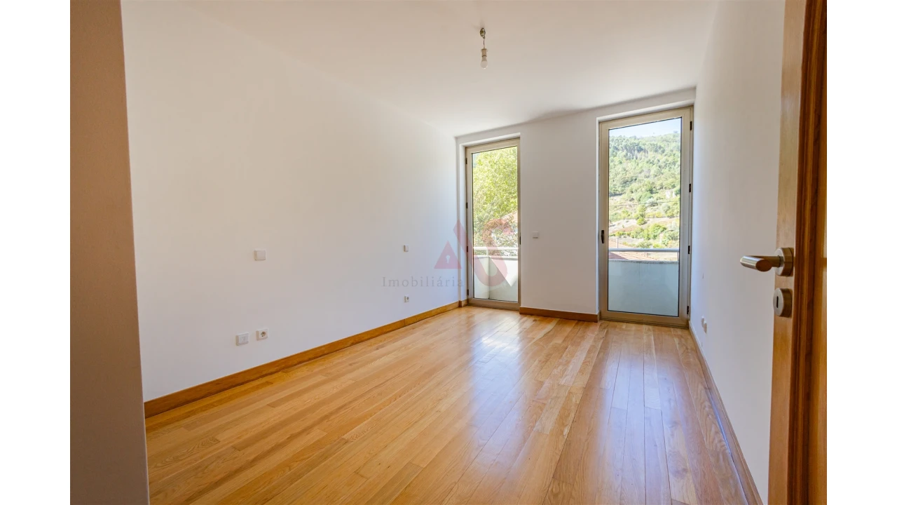 Moradia T4 para Venda em Teixeira e Teixeiró Foto 12