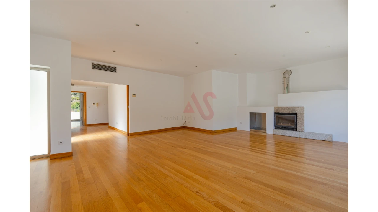 Moradia T4 para Venda em Teixeira e Teixeiró Foto 5