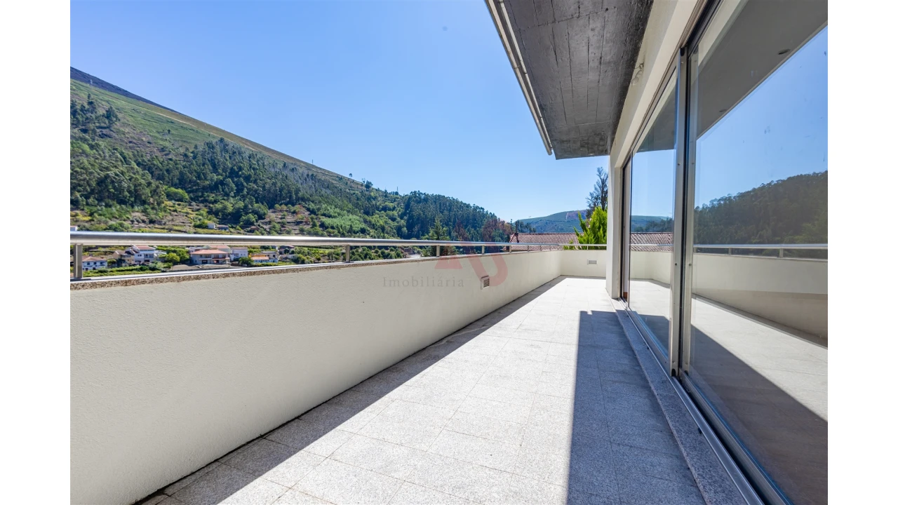 Moradia T4 para Venda em Teixeira e Teixeiró Foto 25