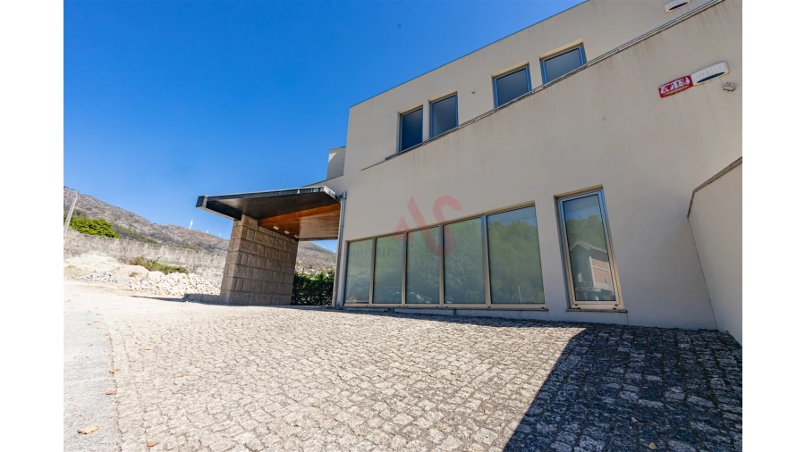 Moradia T4 para Venda em Teixeira e Teixeiró Foto 2