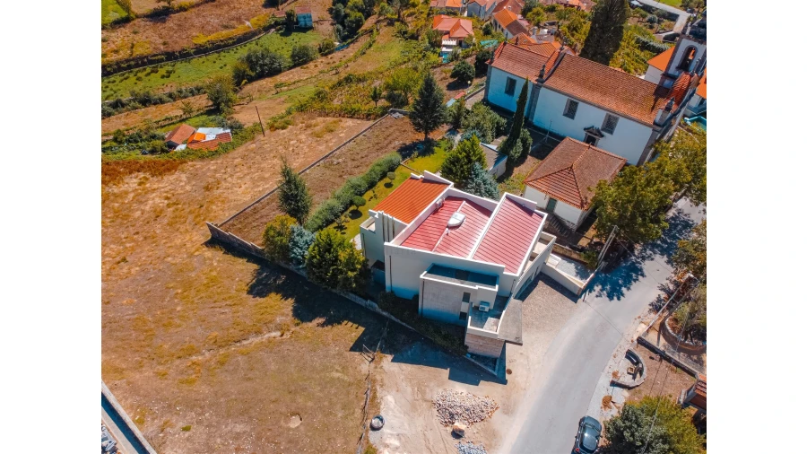 Moradia T4 para Venda em Teixeira e Teixeiró Foto 40