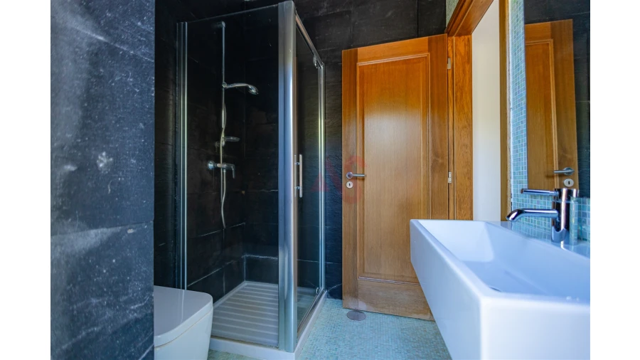 Moradia T4 para Venda em Teixeira e Teixeiró Foto 20