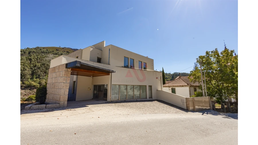 Moradia T4 para Venda em Teixeira e Teixeiró Foto 1