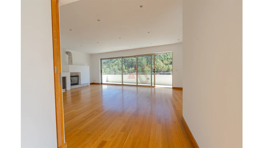 Moradia T4 para Venda em Teixeira e Teixeiró Foto 3