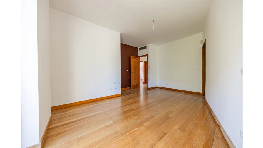 Moradia T4 para Venda em Teixeira e Teixeiró Foto 17