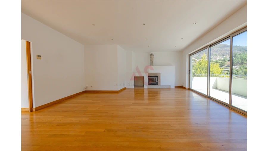 Moradia T4 para Venda em Teixeira e Teixeiró Foto 4