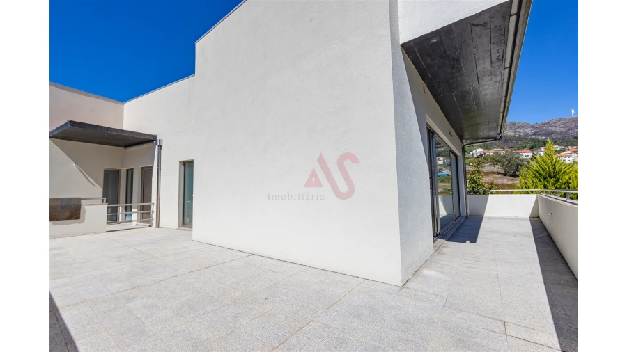 Moradia T4 para Venda em Teixeira e Teixeiró Foto 26