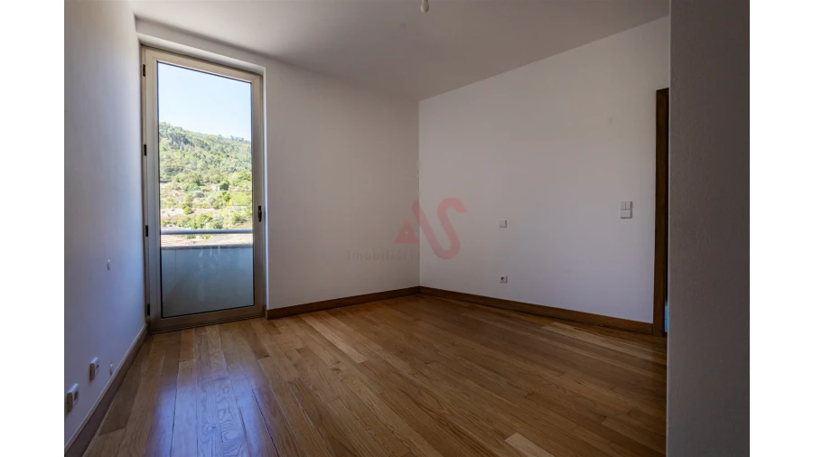 Moradia T4 para Venda em Teixeira e Teixeiró Foto 18